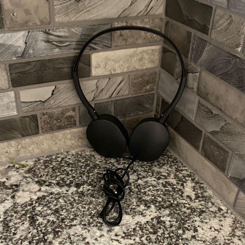 Black Wired Headphones NWOT